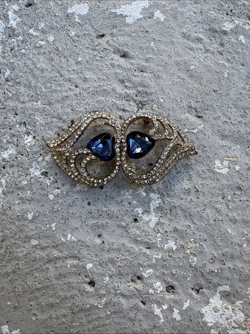 Vintage bluestone and rhinestone closure